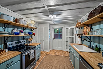 Incredible Secluded Cottage in Cloudland, Georgia - Cloudland, Georgia - glamping.directory