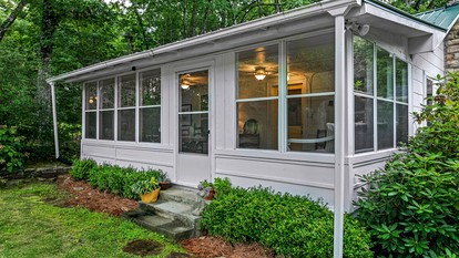 Incredible Secluded Cottage in Cloudland, Georgia - glamping.directory