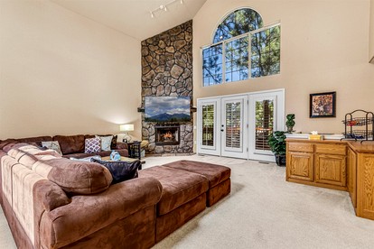 Beautiful Vacation Rental with Golf Club Fairway Views from the Spacious Deck in Flagstaff, Arizona - Flagstaff, Arizona - glamping.directory