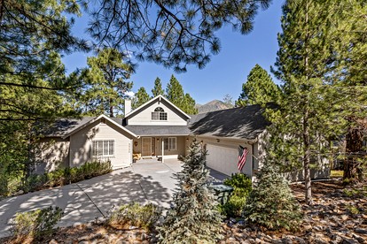 Beautiful Vacation Rental with Golf Club Fairway Views from the Spacious Deck in Flagstaff, Arizona - glamping.directory
