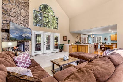 Beautiful Vacation Rental with Golf Club Fairway Views from the Spacious Deck in Flagstaff, Arizona - Flagstaff, Arizona - glamping.directory