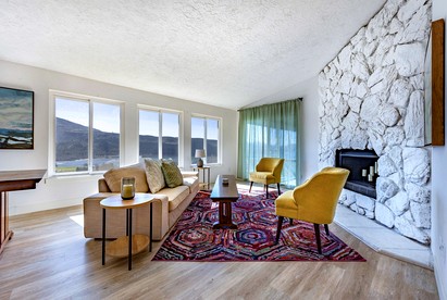 Stunning Contemporary Vacation Rental Overlooking the Columbia Gorge River in Lyle, Washington - Lyle, Washington - glamping.directory