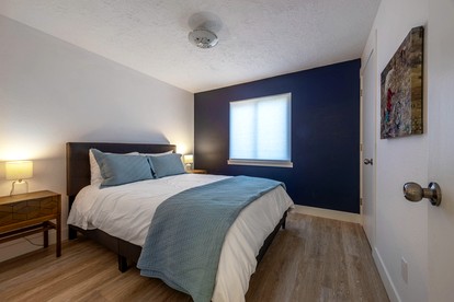 Stunning Contemporary Vacation Rental Overlooking the Columbia Gorge River in Lyle, Washington - Lyle, Washington - glamping.directory