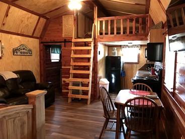 Cozy Cabin Rental on Vineyard in Allen, Oklahoma - Allen, Oklahoma - glamping.directory