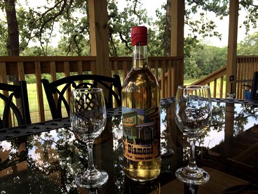 Cozy Cabin Rental on Vineyard in Allen, Oklahoma - Allen, Oklahoma - glamping.directory
