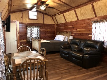 Cozy Cabin Rental on Vineyard in Allen, Oklahoma - Allen, Oklahoma - glamping.directory