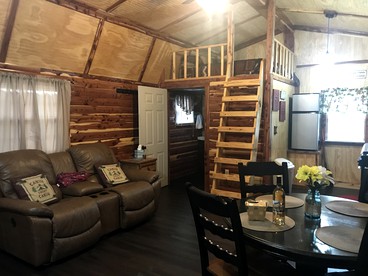 Cozy Cabin Rental on Vineyard in Allen, Oklahoma - Allen, Oklahoma - glamping.directory