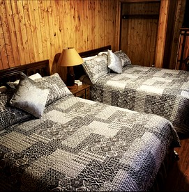 Pet Friendly Cabin with a Shared, Outdoor Pool near Big Bear Lake, California - Big Bear Lake, California - glamping.directory