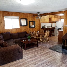 Pet Friendly Cabin with a Shared, Outdoor Pool near Big Bear Lake, California - Big Bear Lake, California - glamping.directory