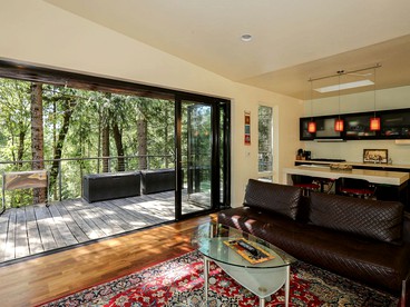 Stunning and Secluded Lakeside Getaway in the Grass Valley of California - Grass Valley, California - glamping.directory