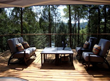 Stunning and Secluded Lakeside Getaway in the Grass Valley of California - Grass Valley, California - glamping.directory