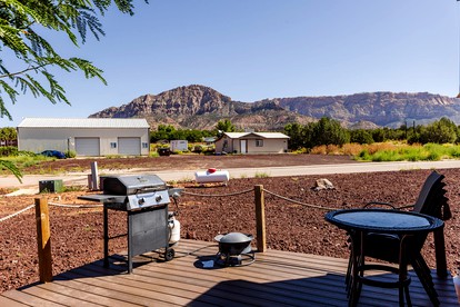 New Heights of Comfort: Stunning Tiny Home in Apple Valley, Utah - Apple Valley, Utah - glamping.directory