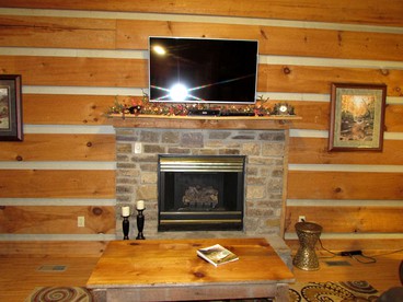 Traditional Woodland Cabin Rental with a Hot Tub in Gatlinburg, Tennessee - Gatlinburg, Tennessee - glamping.directory
