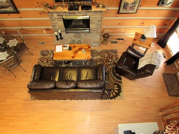 Traditional Woodland Cabin Rental with a Hot Tub in Gatlinburg, Tennessee - Gatlinburg, Tennessee - glamping.directory
