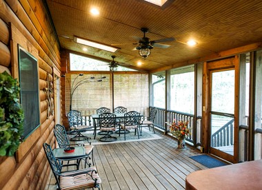 Charming Log Cabin Rental for a Group Getaway in Shenandoah, Virginia - Shenandoah , Virginia - glamping.directory