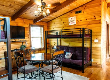 Charming Log Cabin Rental for a Group Getaway in Shenandoah, Virginia - Shenandoah , Virginia - glamping.directory