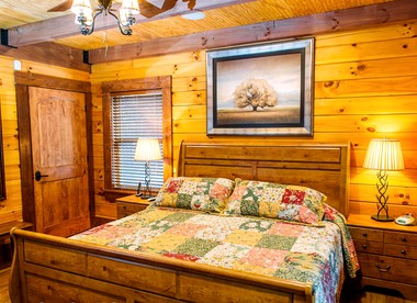 Charming Log Cabin Rental for a Group Getaway in Shenandoah, Virginia - Shenandoah , Virginia - glamping.directory