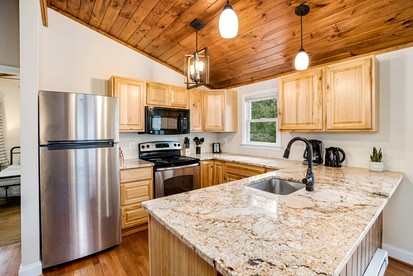 Fun and Modern Cabin with Pool Table, Hot Tub and Fire Pit for Your Perfect Getaway in Historic Harpers Ferry, WV - Harpers Ferry, West Virginia - glamping.directory