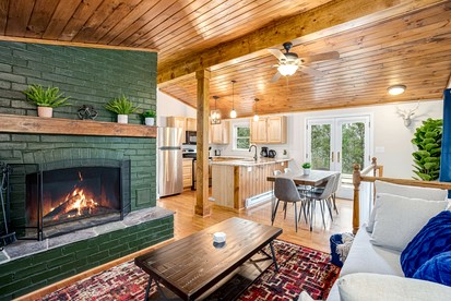 Fun and Modern Cabin with Pool Table, Hot Tub and Fire Pit for Your Perfect Getaway in Historic Harpers Ferry, WV - Harpers Ferry, West Virginia - glamping.directory