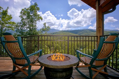 Romantic Gatlinburg Cabin Rental for a Vacation in Tennessee - Gatlinburg, Tennessee - glamping.directory