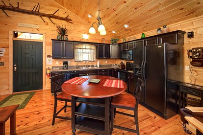 Romantic Gatlinburg Cabin Rental for a Vacation in Tennessee - Gatlinburg, Tennessee - glamping.directory