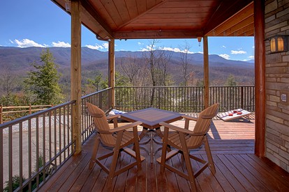 Romantic Gatlinburg Cabin Rental for a Vacation in Tennessee - Gatlinburg, Tennessee - glamping.directory