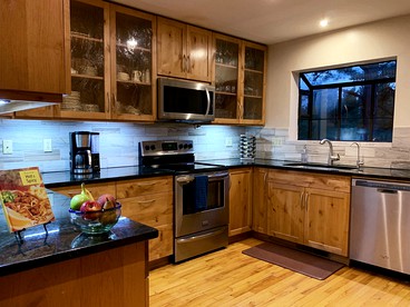 Luxury Hilltop Cabin Rental with Hot Tub Overlooking Forest in Flagstaff, Arizona - Flagstaff, Arizona - glamping.directory