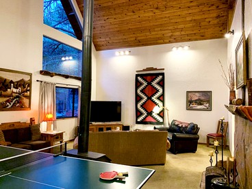 Luxury Hilltop Cabin Rental with Hot Tub Overlooking Forest in Flagstaff, Arizona - Flagstaff, Arizona - glamping.directory