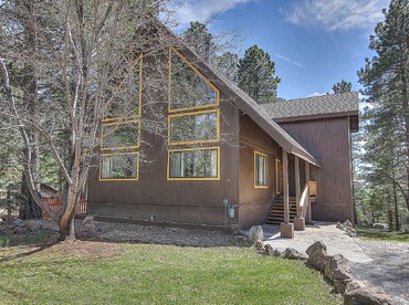 Luxury Hilltop Cabin Rental with Hot Tub Overlooking Forest in Flagstaff, Arizona - glamping.directory