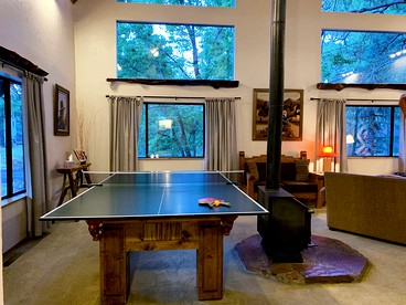 Luxury Hilltop Cabin Rental with Hot Tub Overlooking Forest in Flagstaff, Arizona - Flagstaff, Arizona - glamping.directory