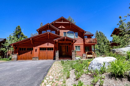 Majestic Mountain Escape: Elegant Home with Private Jacuzzi in Mammoth Lakes - glamping.directory