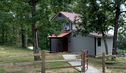 Cozy Cabin Rental near Ozark National Forest for a Relaxing Weekend Getaway in Arkansas - glamping.directory