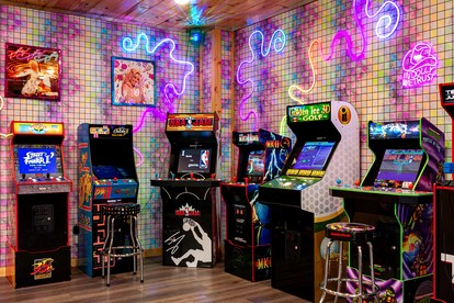 Luxurious Dolly Parton Inspired Cabin with Indoor Pool, a Private Hot Tub, and Arcade Games near Dollywood, Tennessee - Sevierville, Tennessee - glamping.directory