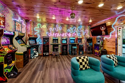 Luxurious Dolly Parton Inspired Cabin with Indoor Pool, a Private Hot Tub, and Arcade Games near Dollywood, Tennessee - Sevierville, Tennessee - glamping.directory