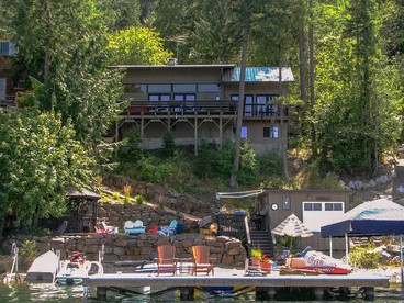 Dog Friendly Cabin on Lake Pend O'reille with Hot Tub and Lakefront Views, Perfect for a Family Retreat on the Lake - glamping.directory