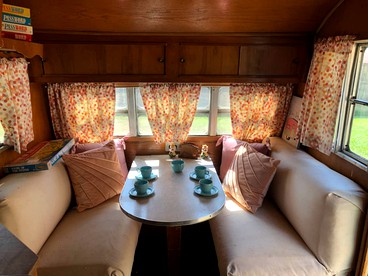 Retro Tennessee Glamping Getaway Ideal for a Vacation in Grandview - Grandview, Tennessee - glamping.directory