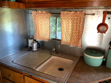 Retro Tennessee Glamping Getaway Ideal for a Vacation in Grandview - Grandview, Tennessee - glamping.directory