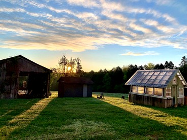 Retro Tennessee Glamping Getaway Ideal for a Vacation in Grandview - Grandview, Tennessee - glamping.directory