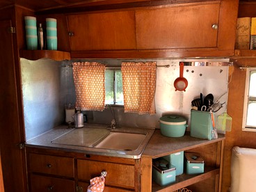 Retro Tennessee Glamping Getaway Ideal for a Vacation in Grandview - Grandview, Tennessee - glamping.directory