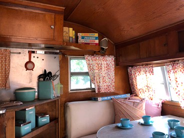 Retro Tennessee Glamping Getaway Ideal for a Vacation in Grandview - Grandview, Tennessee - glamping.directory
