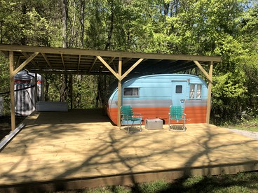 Retro Tennessee Glamping Getaway Ideal for a Vacation in Grandview - Grandview, Tennessee - glamping.directory