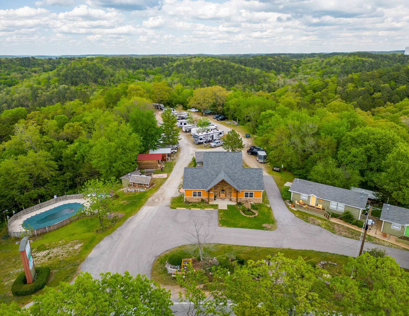 Route 62 Motor Resort - Eureka Springs, Arkansas - glamping.directory