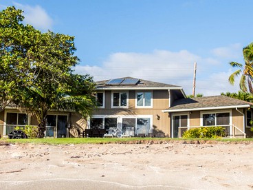 Secluded Oceanfront Villa with Spectacular Views of Kekaha Beach in Kauai, Hawaii - glamping.directory