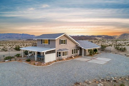 Luxury Joshua Tree Retreat with Saltwater Pool, Spa & Sky Deck Stargazing – Twentynine Palms, California - Twentynine Palms, California - glamping.directory