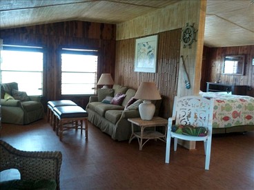 Fantastic Beach Cabin Rental on Galveston Island, Texas - Galveston, Texas - glamping.directory