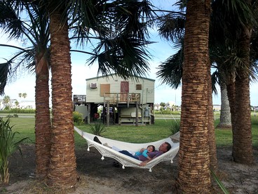 Fantastic Beach Cabin Rental on Galveston Island, Texas - Galveston, Texas - glamping.directory