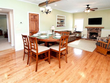 Cozy Mountain Getaway near Biking Trails in Franklin, North Carolina - Franklin, North Carolina - glamping.directory