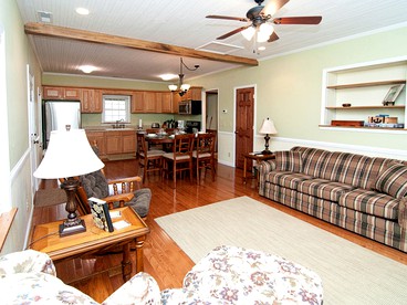 Cozy Mountain Getaway near Biking Trails in Franklin, North Carolina - Franklin, North Carolina - glamping.directory