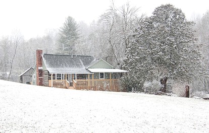 Cozy Mountain Getaway near Biking Trails in Franklin, North Carolina - glamping.directory