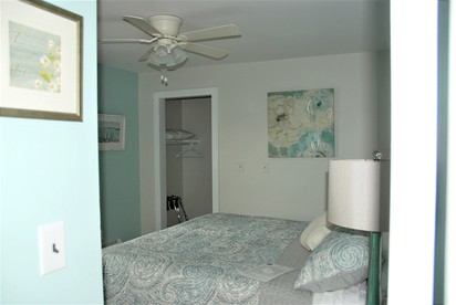 Romantic Suite Rental on the Shores of Keuka Lake in Upstate New York - Penn Yan, New York - glamping.directory